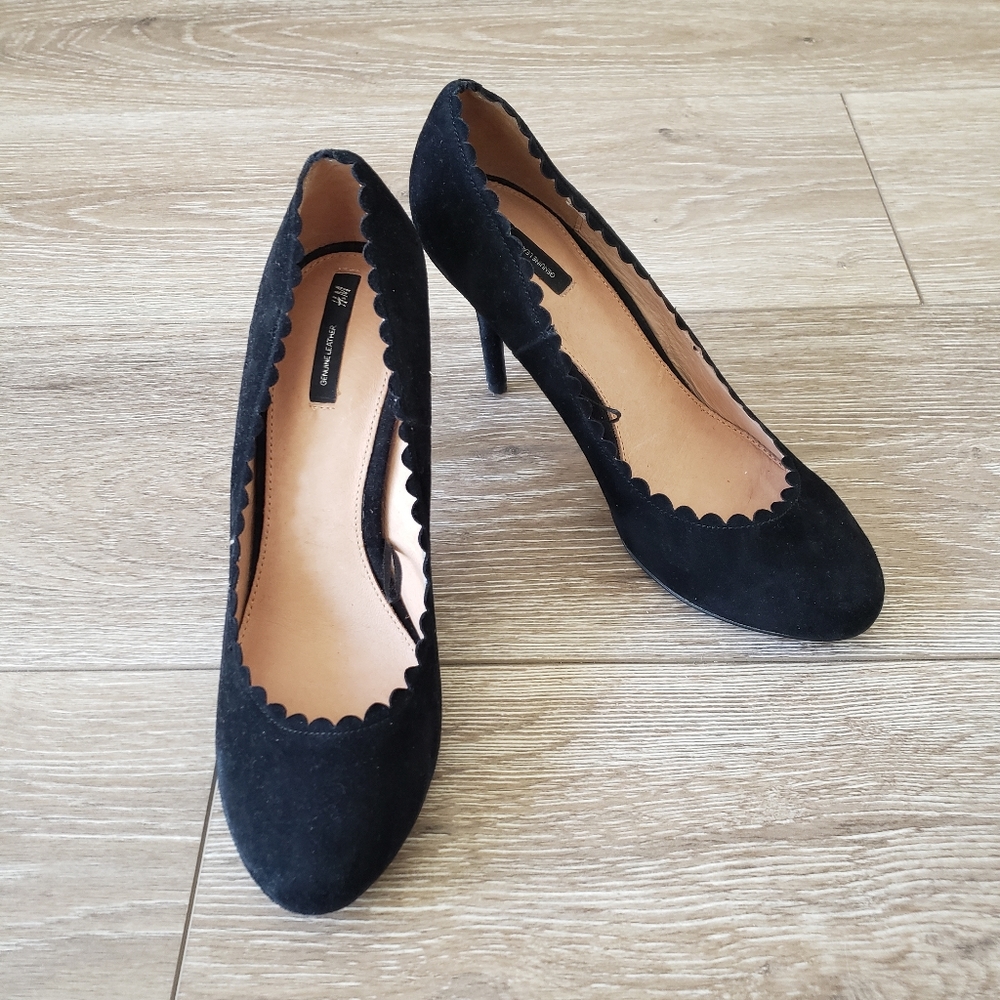 H&M Black Seude Scalloped Heels Pumps